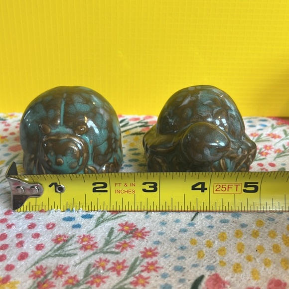 Vintage pair of green and brown ceramic glazed bug and turtle decor figurines - Picture 9 of 10